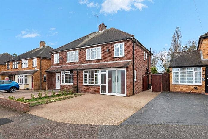 3 Bedroom Semi Detached House For Sale In Blacklands Drive, Hayes, UB4