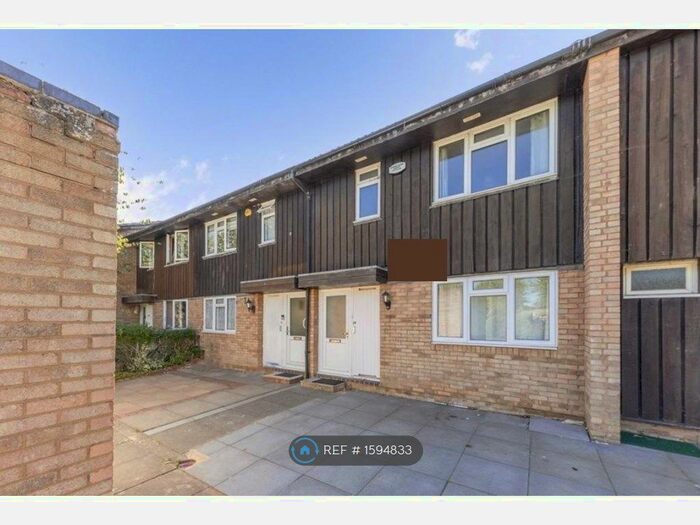 3 Bedroom Terraced House To Rent In Fearnley Crescent, Hampton, TW12