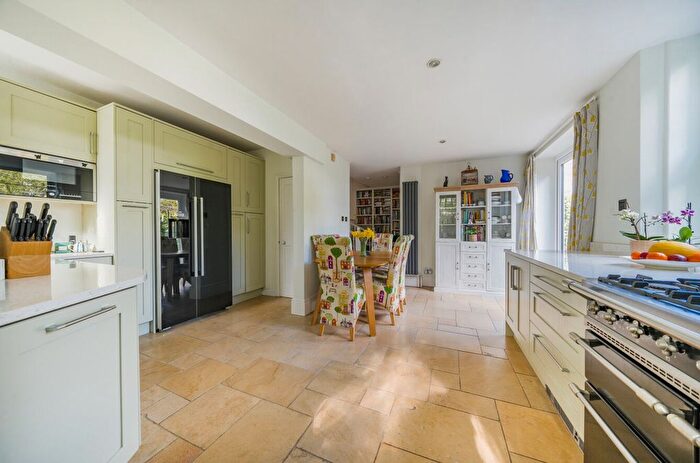 2 Bedroom Flat For Sale In Frant Road, Tunbridge Wells, TN2