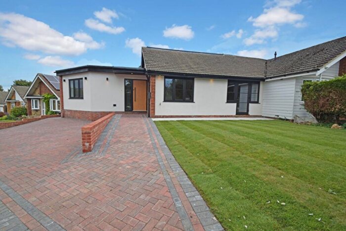 3 Bedroom Semi-Detached Bungalow For Sale In Toddington Crescent, Bluebell Hill, Chatham, ME5