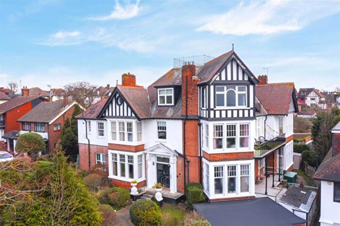 2 Bedroom Apartment For Sale In Chalkwell Avenue, Chalkwell, Essex, SS0