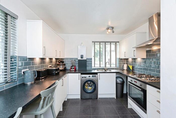 3 Bedroom Flat For Sale In Kingsnympton Park, Kingston Upon Thames, KT2