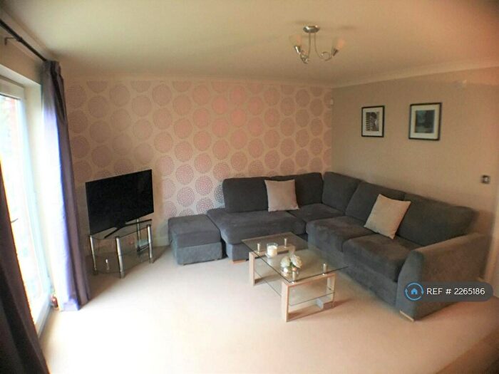 2 Bedroom Flat To Rent In Fielden Court, Manchester, M21