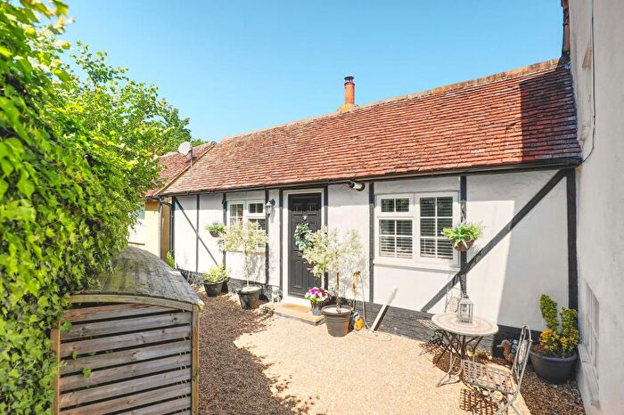 3 Bedroom Link Detached House For Sale In Cambridge Road, Thundridge, SG12