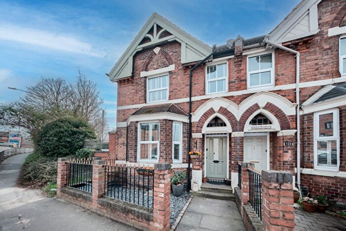 3 Bedroom Semi Detached House For Sale In Emscote Road, Warwick, CV34