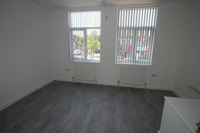 2 Bedroom Flat To Rent In Wellington Parade, Blackfen Road, Sidcup, DA15