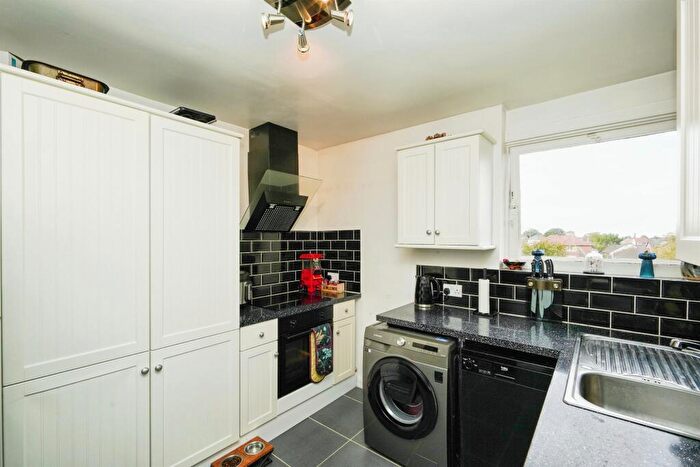 2 Bedroom Flat For Sale In Cherrytree Road, Wirral, CH46