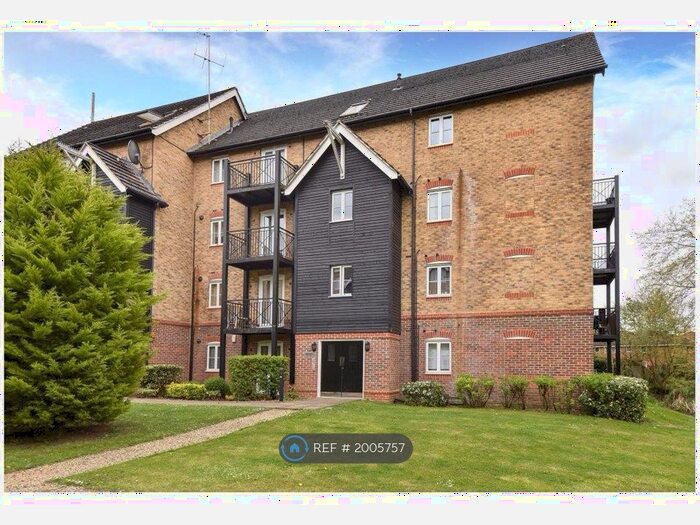 2 Bedroom Flat To Rent In Fryers Lane, High Wycombe, HP12