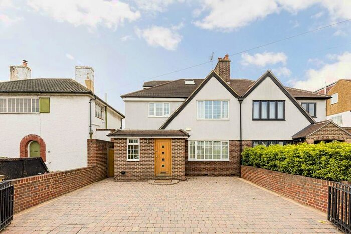 4 Bedroom Semi-Detached House To Rent In Esher Road, East Molesey, KT8