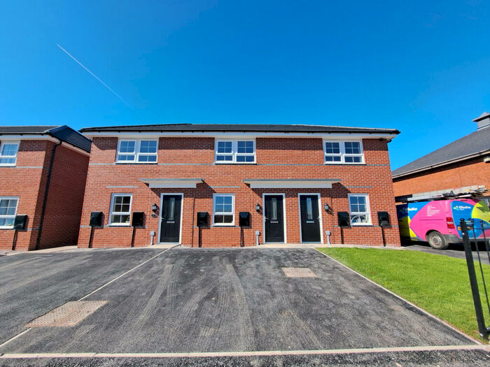 2 Bedroom Mews To Rent In Ludworth Close, Hyde, SK14