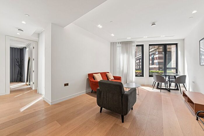 1 Bedroom Flat To Rent In Lincoln Square, Holborn, London, WC2A