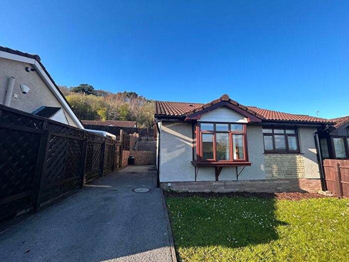 2 Bedroom Semi-Detached Bungalow To Rent In Oak Hill Park, Skewen, Neath, SA10