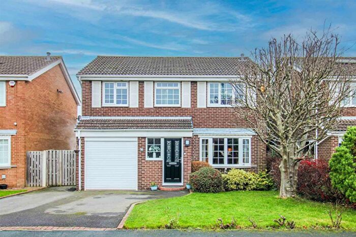 4 Bedroom Detached House For Sale In Glenfields, Netherton, Wakefield, WF4