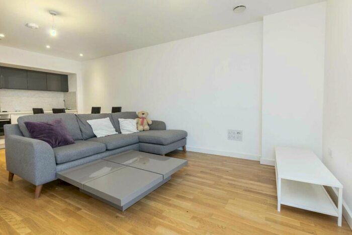 1 Bedroom Flat To Rent In Lakeside Drive, Park Royal, NW10