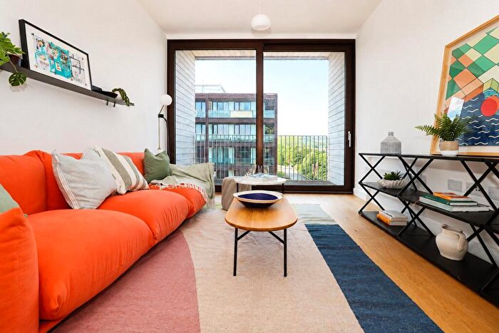 2 Bedroom Apartment For Sale In Lake Shore Drive, Bristol, Somerset, BS13