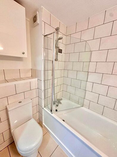 1 Bedroom Studio To Rent In Rookwood Road, N16