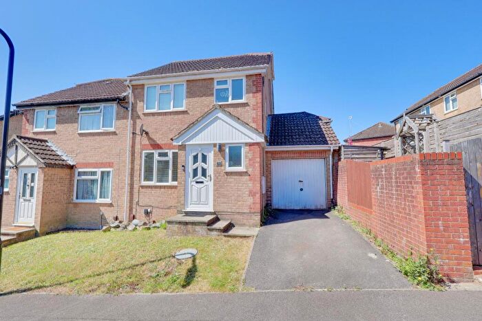 3 Bedroom Semi Detached House For Sale In Bracklesham Close, Sholing, SO19