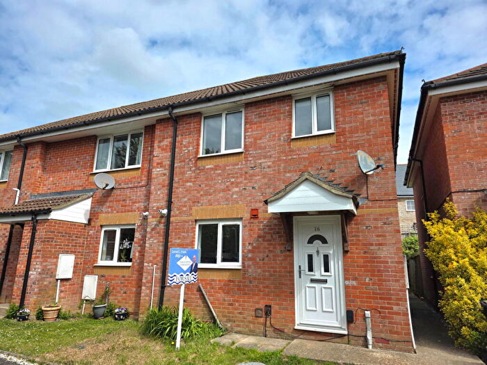 3 Bedroom Semi-Detached House To Rent In Charnwood Close, Newport, PO30