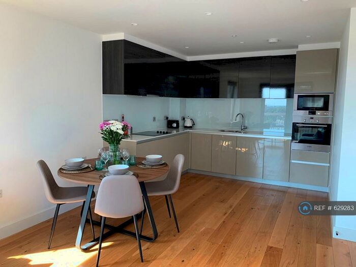 1 Bedroom Flat To Rent In Rathbone Market, Newham, London, E16