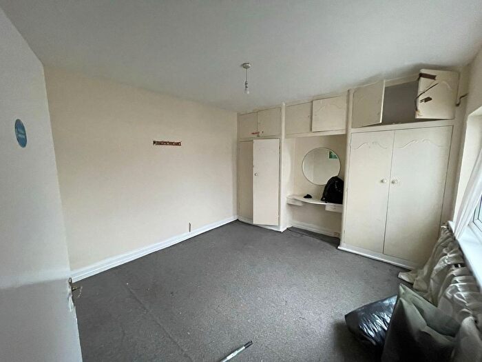 4 Bedroom Flat To Rent In North Parade, Mollison Way, Edgware, HA8