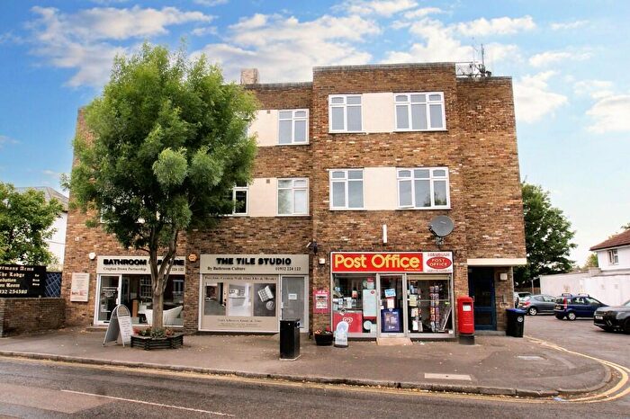2 Bedroom Flat To Rent In Molesey Road, Walton-On-Thames, Surrey, KT12