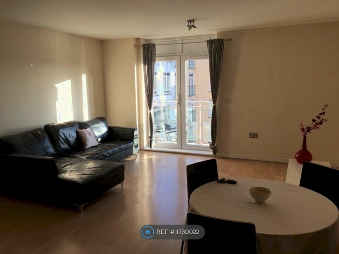 2 Bedroom Flat To Rent In Kenavon Drive, Reading, RG1