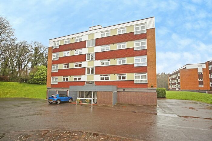 3 Bedroom Flat For Sale In Riverside Drive, Solihull, B91