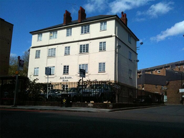 3 Bedroom Apartment To Rent In Anne Boleyn House, Prusom Street, E1W