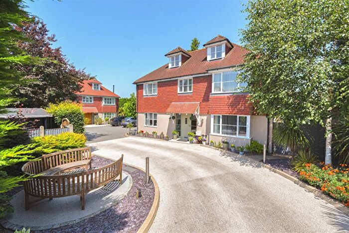 5 Bedroom Detached House For Sale In Heath Road, Coxheath, ME17