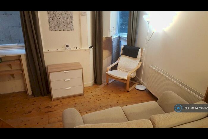 Studio To Rent In Huntly Gardens, Glasgow, G12