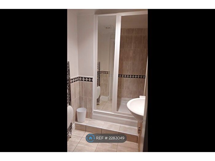3 Bedroom Flat To Rent In Chiltern House, Harrow On The Hill, HA1