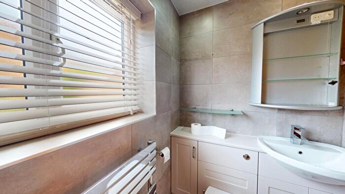 2 Bedroom Detached Bungalow For Sale In Top Hall Road, Bessacarr, Doncaster, DN4