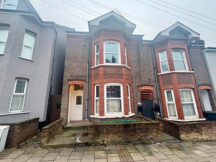 2 Bedroom Terraced House For Sale In Moor Street, Luton, Bedfordshire, LU1