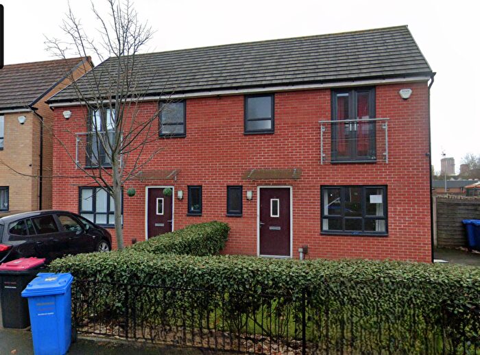 3 Bedroom Semi Detached House To Rent In Dragonfly Close, Salford, Greater Manchester, M7