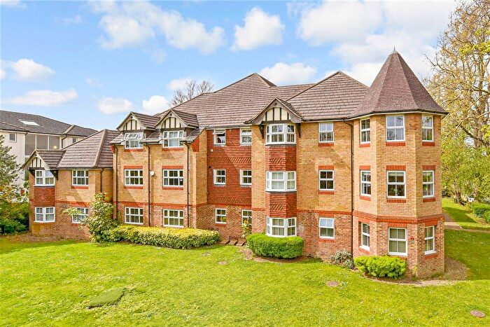 2 Bedroom Flat For Sale In Pampisford Road, Purley, Surrey, CR2