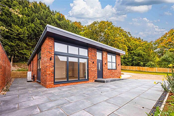 3 Bedroom Bungalow For Sale In Dagnall Road, Whipsnade, Central Bedfordshire, LU6