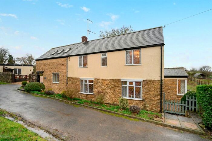 4 Bedroom Detached House For Sale In Mill Lane, Stoke Bruerne, Towcester Northamptonshire, NN12