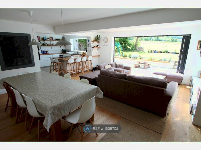 5 Bedroom Semi-Detached House To Rent In Hilldale Road, Backwell, BS48