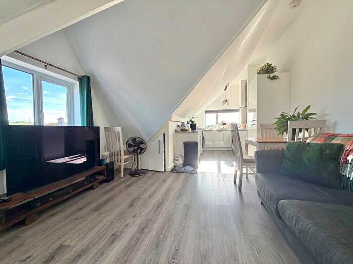 2 Bedroom Flat For Sale In Abbotsbury Road, Weymouth, DT4