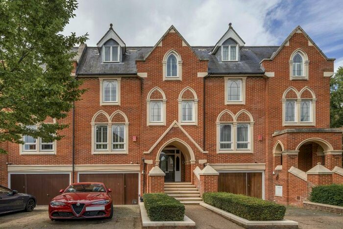 6 Bedroom Terraced House To Rent In Martineau Drive, Twickenham, TW1