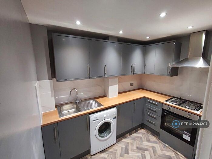 2 Bedroom Flat To Rent In Balcarres Street, Edinburgh, EH10