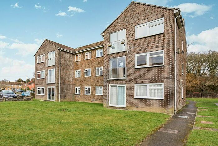 1 Bedroom Flat To Rent In Crombie Close, Waterlooville, Hampshire, PO8