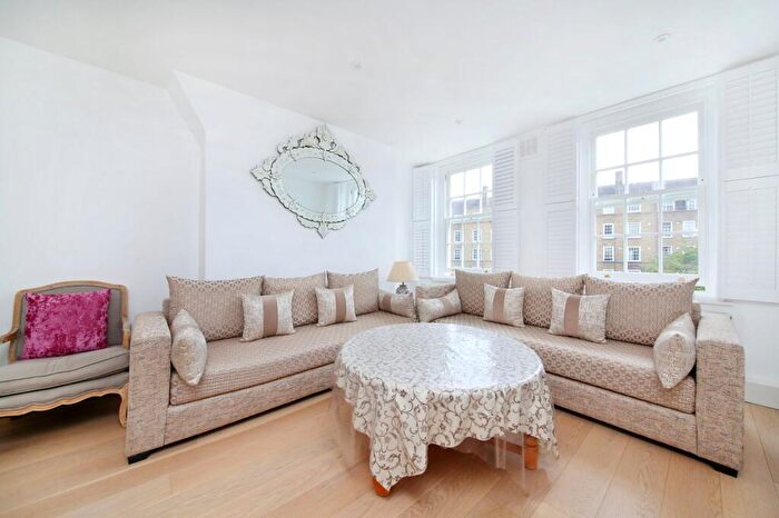 2 Bedroom Flat For Sale In Archer House, Vicarage Crescent, SW11