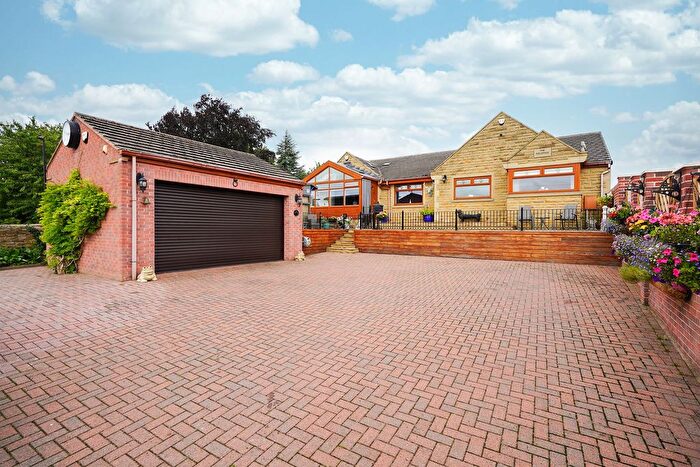 3 Bedroom Detached Bungalow For Sale In High Lane, Ridgeway, S12