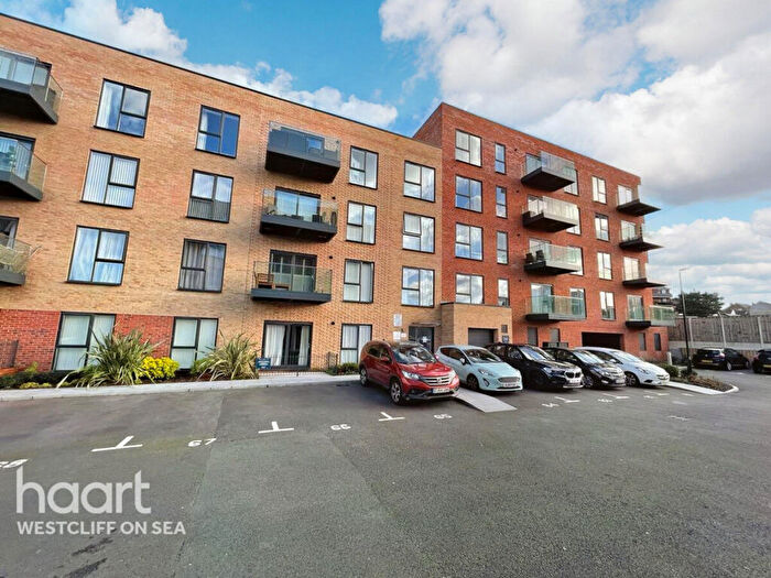 1 Bedroom Flat For Sale In Prospects Place Fairfax Drive, Westcliff On Sea, SS0