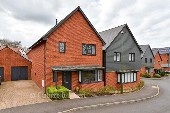 3 Bedroom Detached House For Sale In Thompson Way, Handcross, West Sussex, RH17