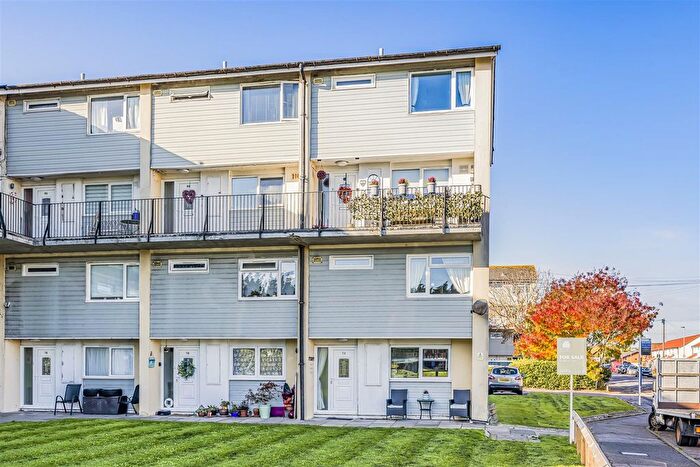 3 Bedroom Flat For Sale In Fort Cumberland Road, Southsea, PO4