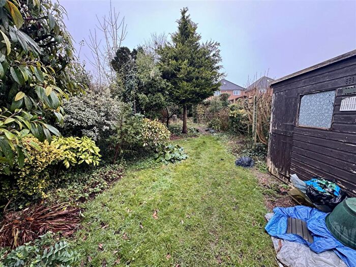 2 Bedroom End Of Terrace House For Sale In St. Augustine Avenue, Luton, LU3