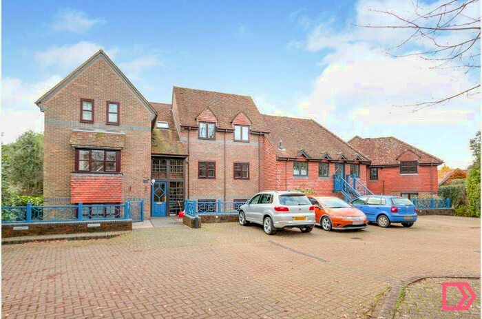 2 Bedroom Flat To Rent In Beaufield Gate, Haslemere, Surrey, GU27