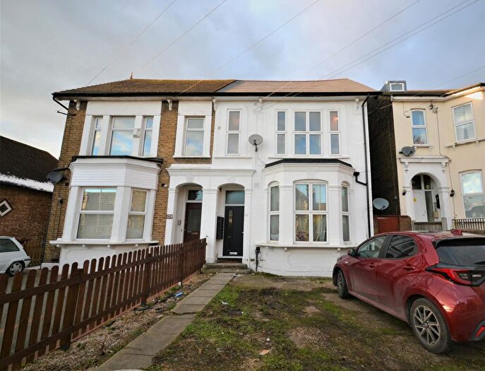 Studio To Rent In Hainault Road (), Leytonstone, London, E11